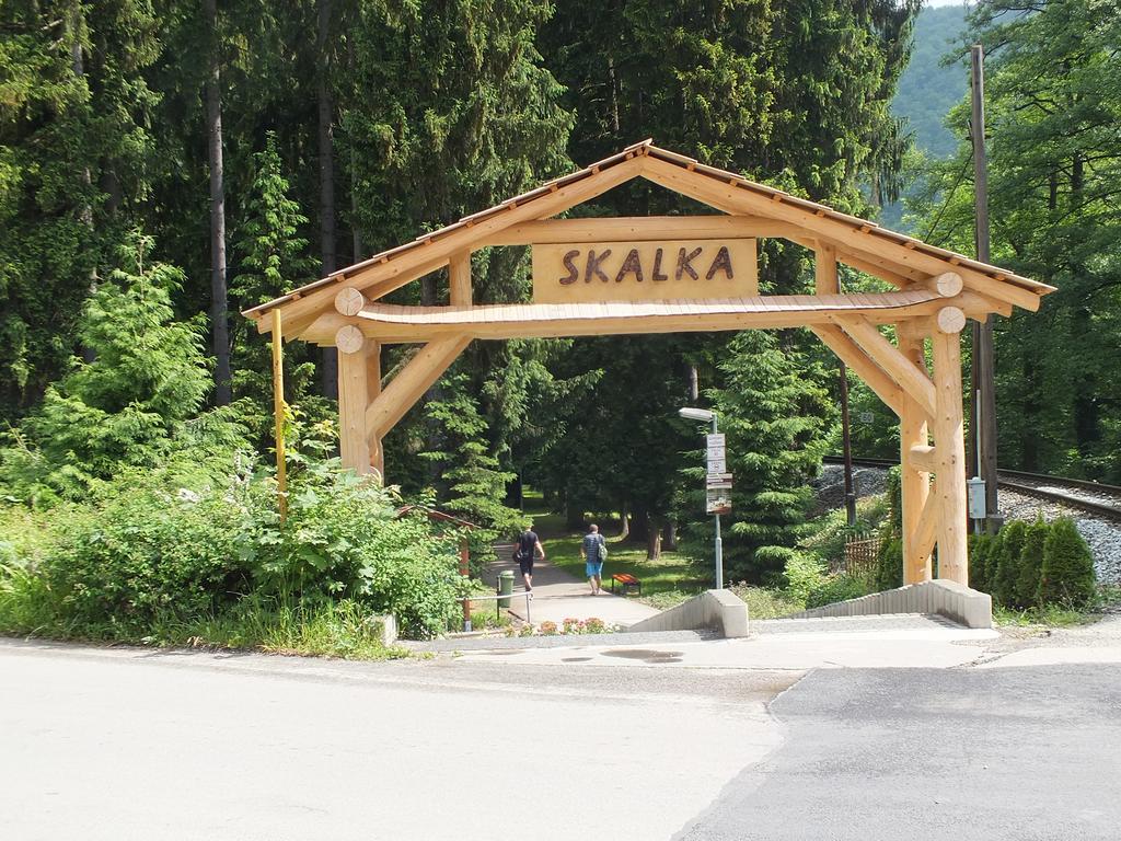Hotel Skalka Rajecké Teplice Buitenkant foto