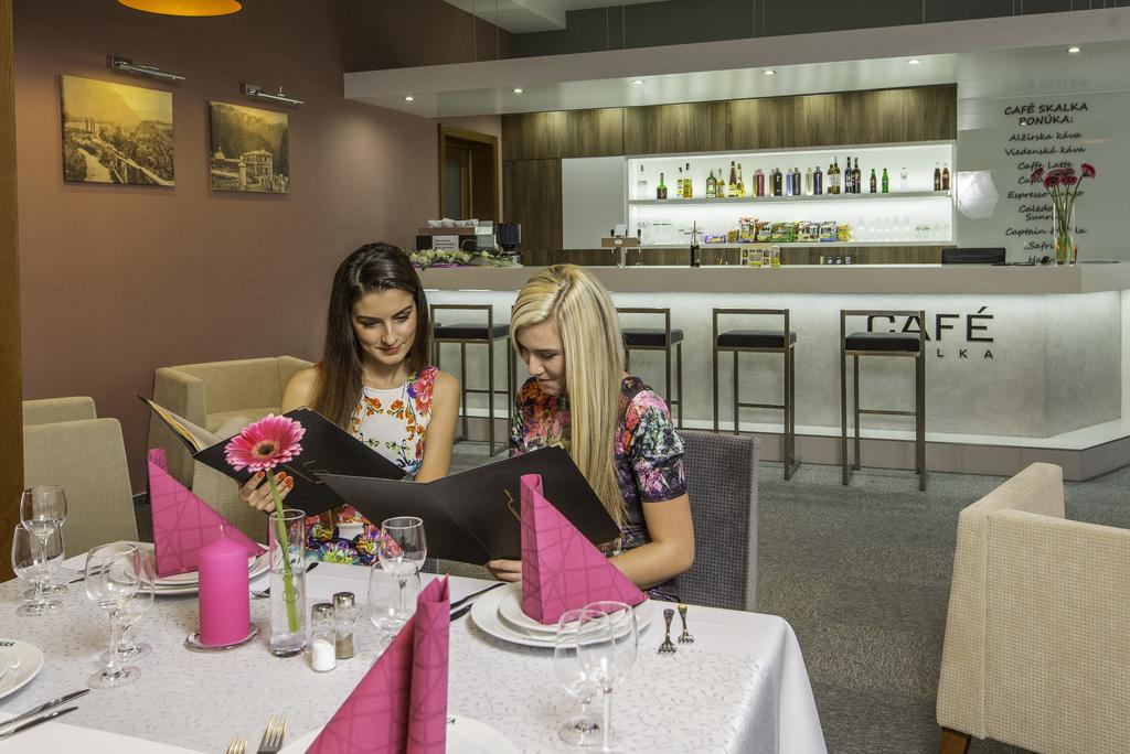 Hotel Skalka Rajecké Teplice Buitenkant foto