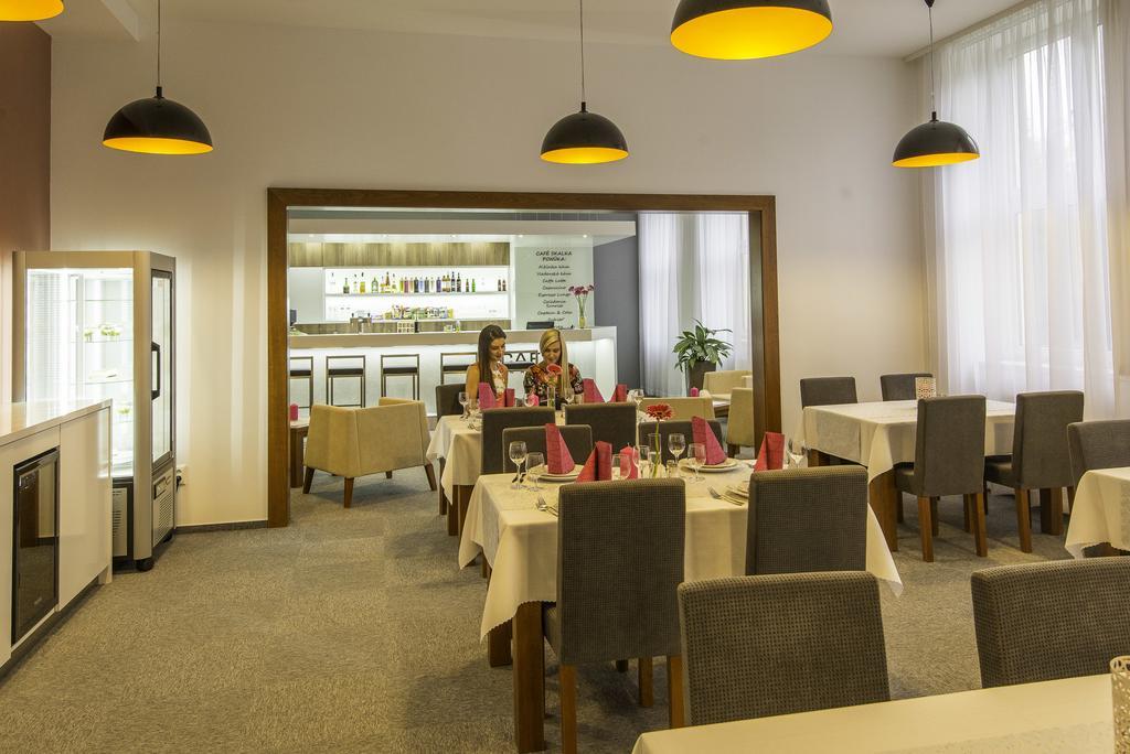 Hotel Skalka Rajecké Teplice Buitenkant foto