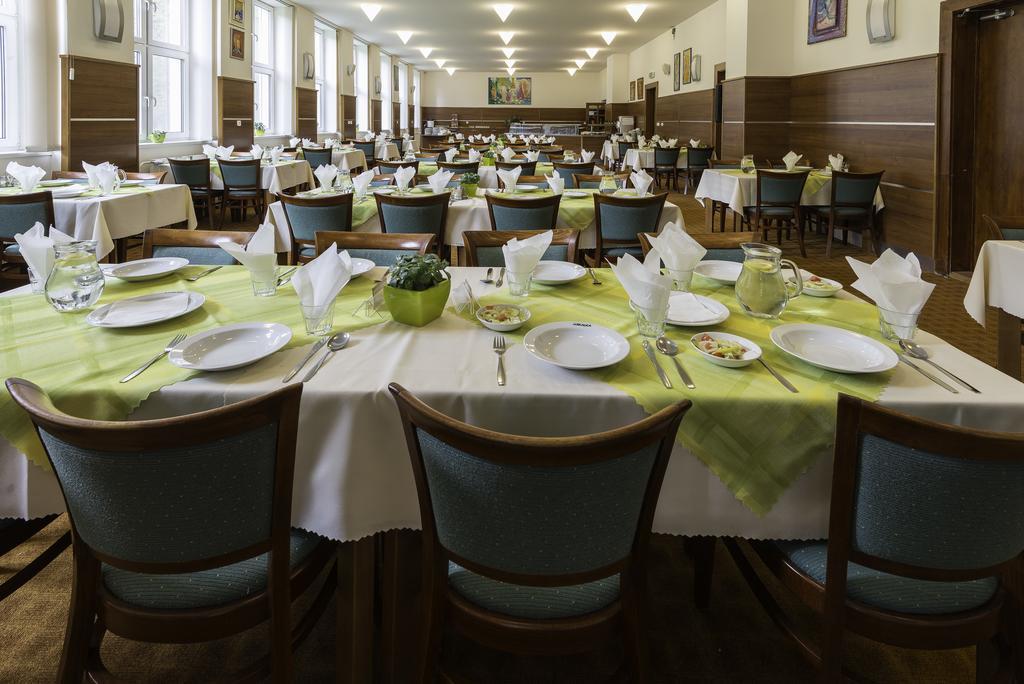 Hotel Skalka Rajecké Teplice Buitenkant foto