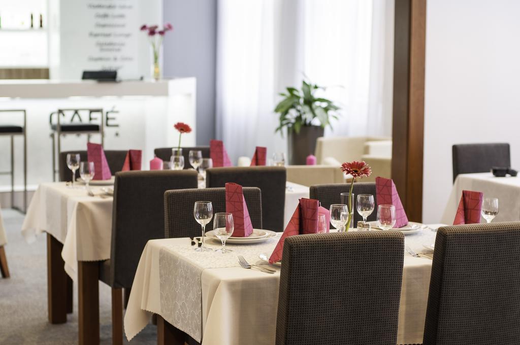 Hotel Skalka Rajecké Teplice Buitenkant foto